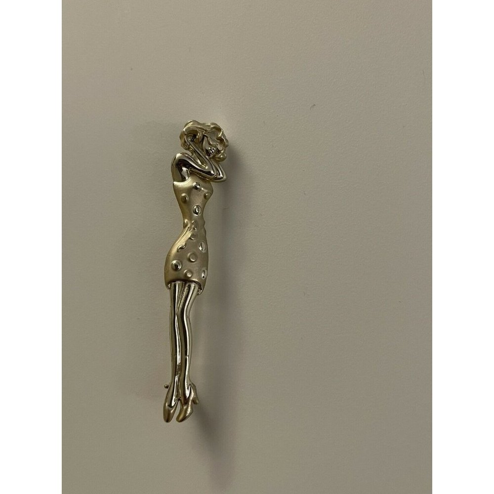 Novelty Pin Lady Women Holding Hair Dress Deco D11